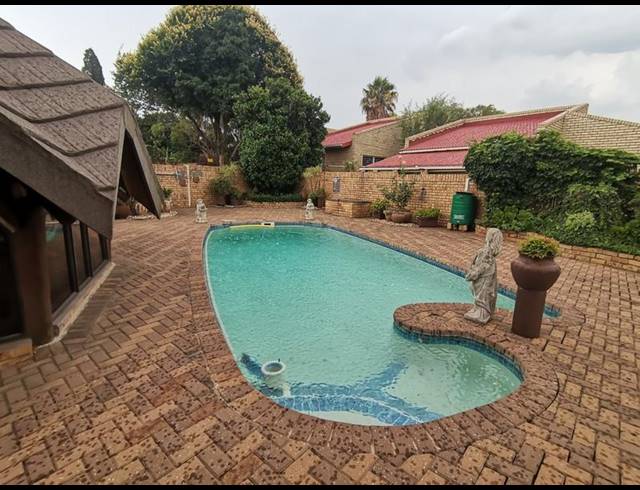 3 BEDROOM HOUSE FOR SALE IN VANDERBIJLPARK SE 3